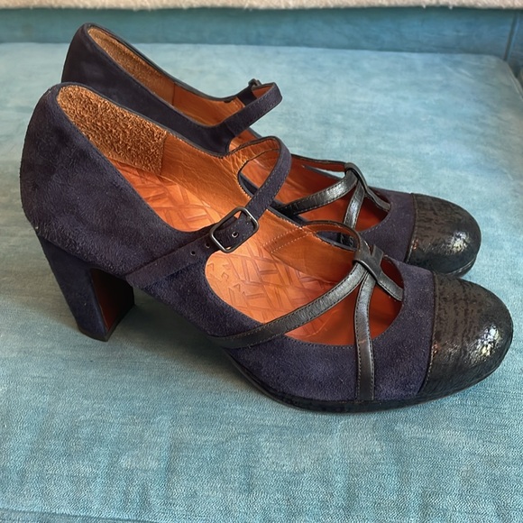 Chie Mihara Suede Round toe pumps Mary-Jane strap
Sz 38.5/8 made in Spain - Picture 2 of 6